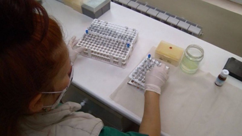 САЩ прекрати временно използването на ваксина заради тромбози