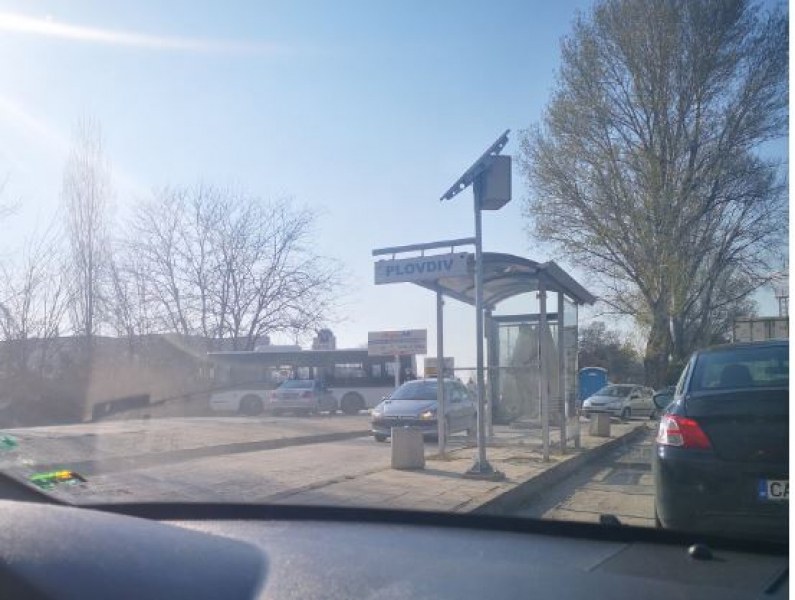 Мерцедес се блъсна в автобус от градския транспорт в Пловдив  СНИМКИ