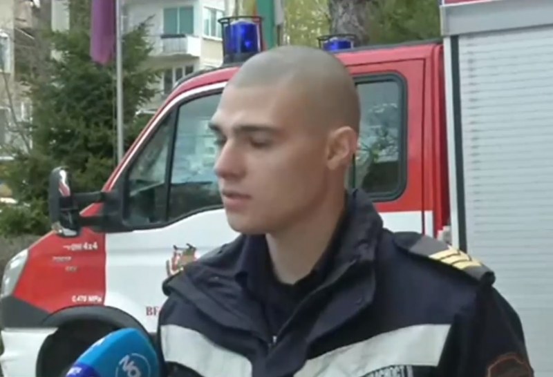 Пожарникар за пример: Върна намерени пари на улицата ВИДЕО