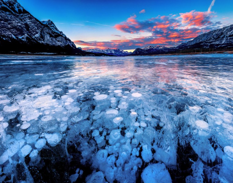 Горящ лед, синя лава и още! Вижте невероятните природни феномени