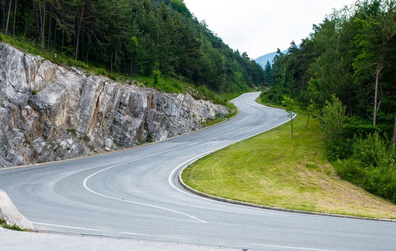 Как да шофираме безопасно по планинските ни пътища?