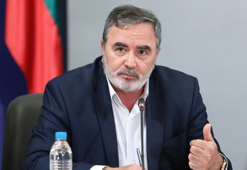 Половин България ме мрази заради икономиката, а другите за разхлабване на мерките