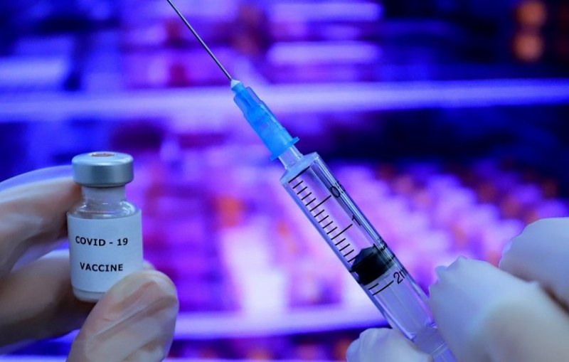 Трябва ли да се комбинират ваксините на AstraZeneca и Pfizer?