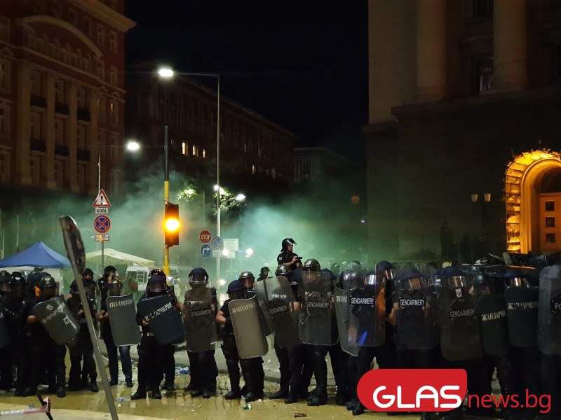 Комисия ще разследва полицейското насилие от протестите