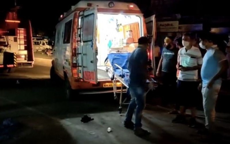 13 души с ковид загинаха при пожар в болница