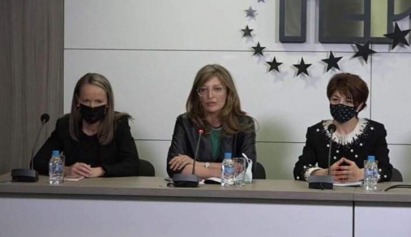 ГЕРБ искат оставката на Мая Манолова