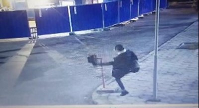 Млад асеновградчанин разби с ритници чек устройство на бариера