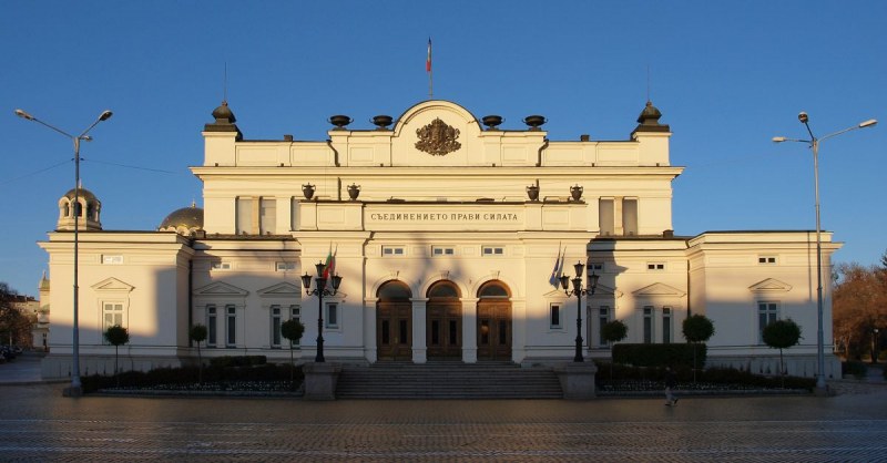 Парламентът се събра, програмата не си избра и се разпусна СНИМКИ