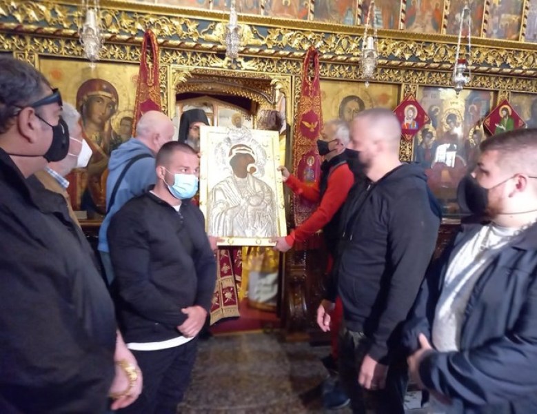Изнесоха копието на Божията майка от Бачково, поеха към Клувията СНИМКИ