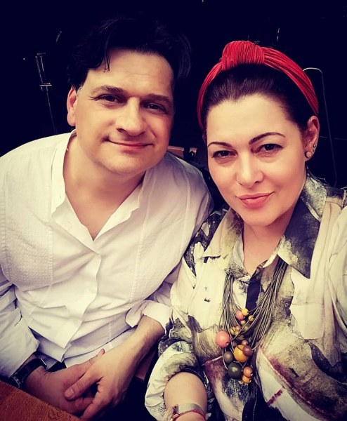Мариан Бачев с диамантен пръстен за любимата жена СНИМКА