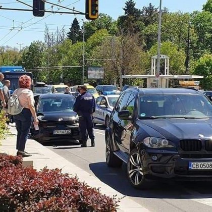 Катастрофа затрудни движението в столицата СНИМКИ