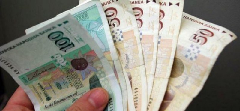 Всеки трети българин с просрочени задължения