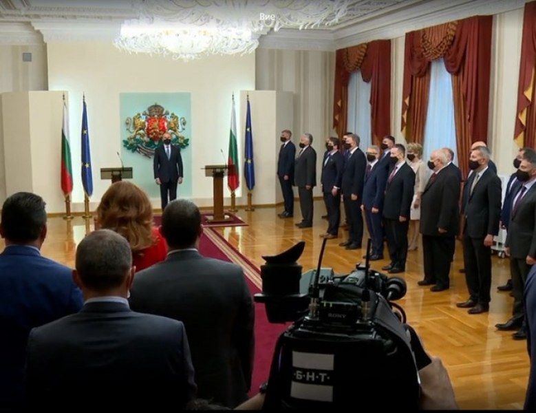 Президентът представи кабинетът на демократичното единодействие