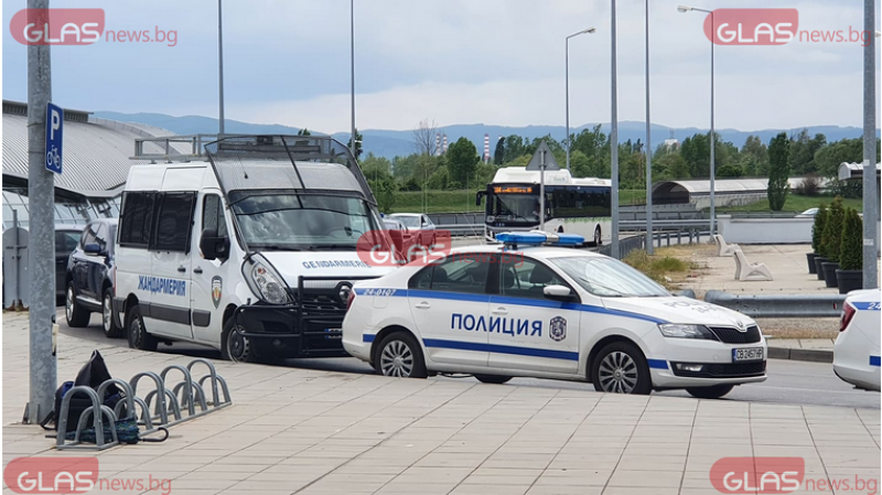 Възстановиха движението на метрото до станция 