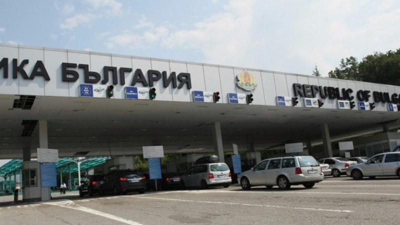 QR код ни позволява да минем през граница и без сертификат за ваксината!