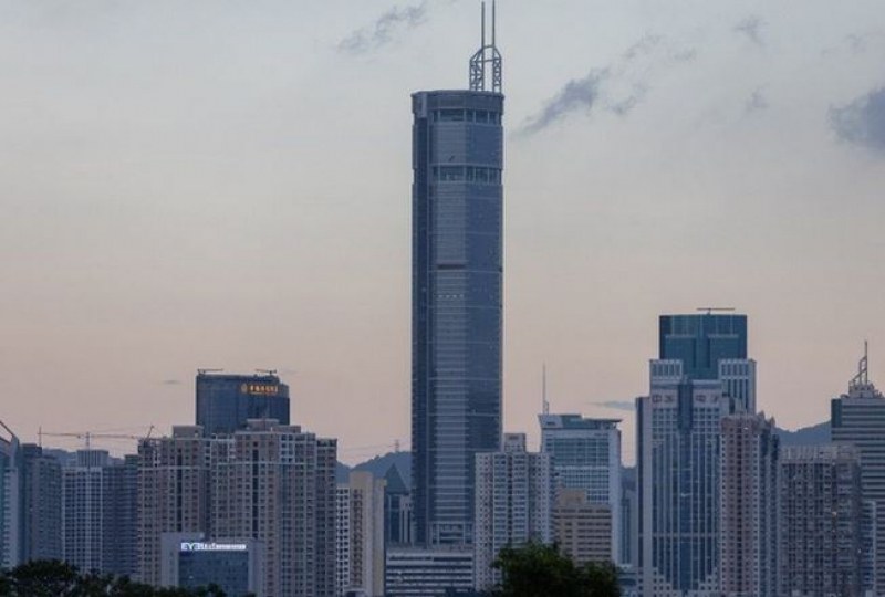 Небостъргач се разклати без земетресение, хора бягат панически ВИДЕО