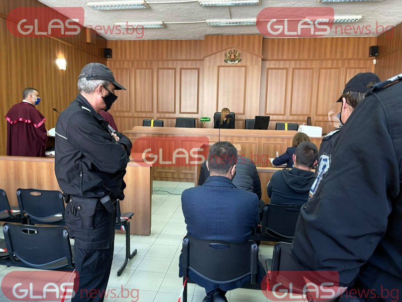 Самуил Хаджиев застана пред съда, отказа да отговаря на въпроси
