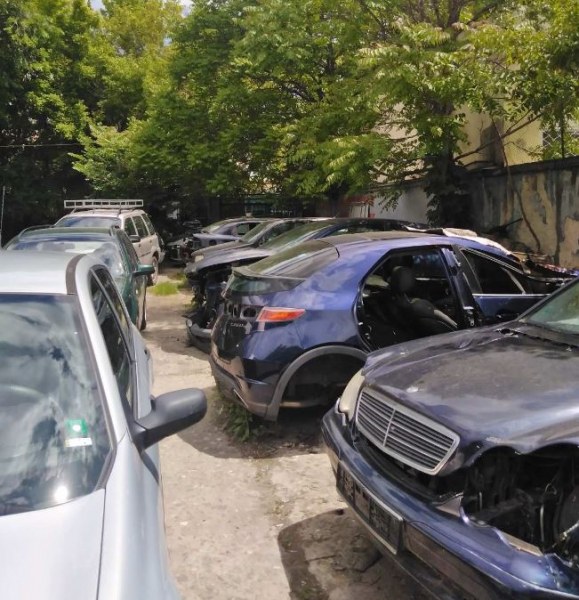 Полиция и данъчни погнаха автосервизи и вулканизатори в Пловдив