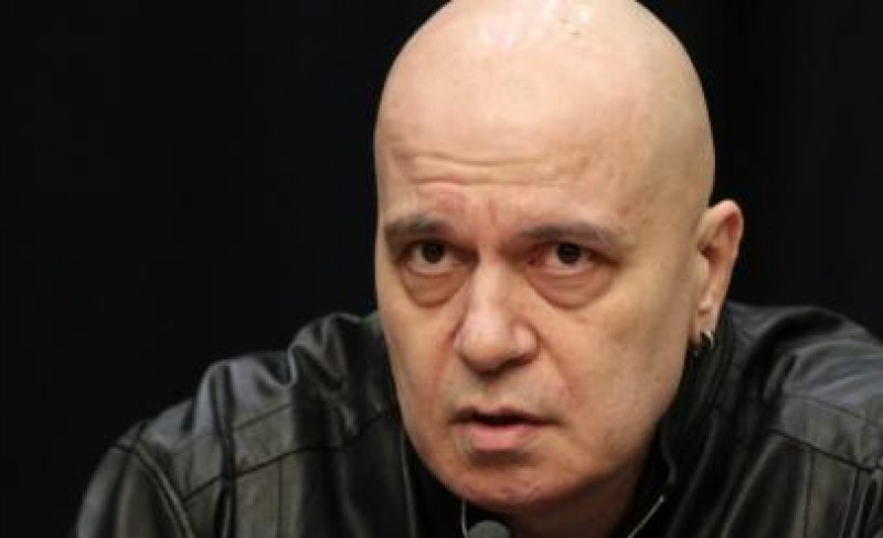 Слави Трифонов честити на българите 24 май с песен и стихове на Вазов ВИДЕО