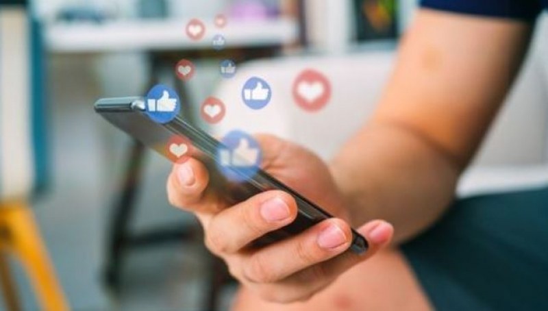 Могат ли да ни уволнят заради снимка или пък лайк във Facebook?