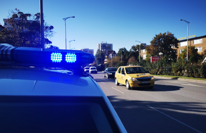 Сигнал за бомба в Благоевград: Eвакуираха служители на съдебната палата и граждани