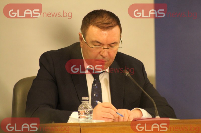 Ангелов за Кацаров: Надявам се заповедите му да бъдат обмисляни преди да се подписват