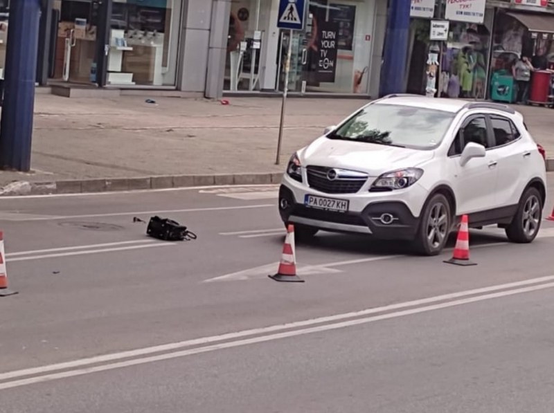 Джип блъсна жена на пешеходна пътека в Пазарджик СНИМКИ