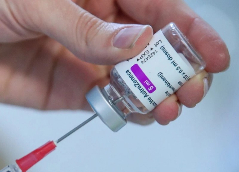 Учени разкриха връзката между ваксината AstraZeneca и кръвните съсиреци