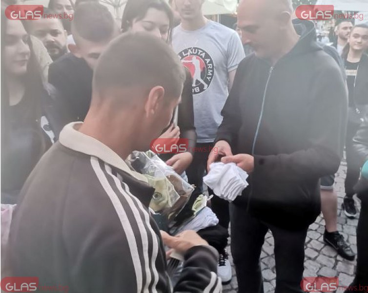 Митко: Трябва човек да се бори. Вали, гърми, студ - пак продавам!