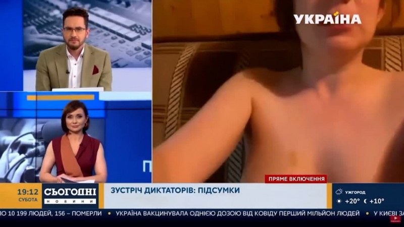 Голо момиче случайно бе показано на живо по телевизията ВИДЕО