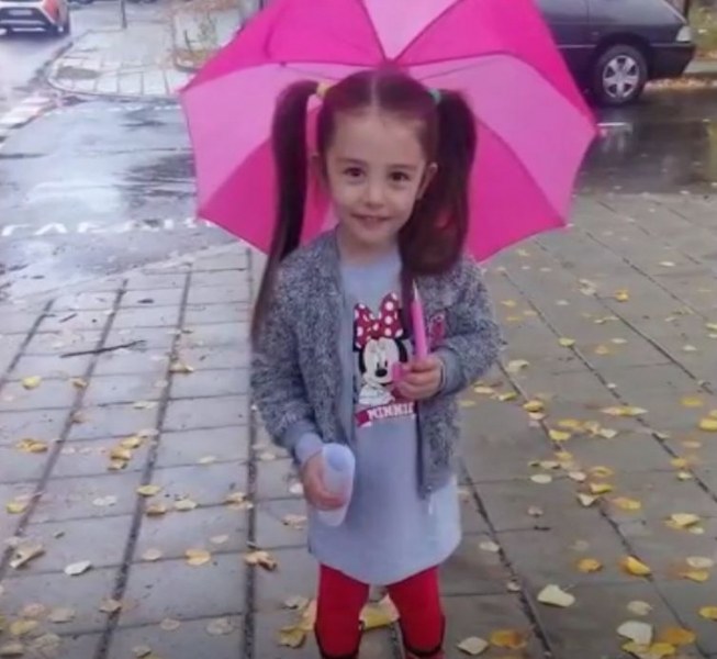 Яница е само на 6 години, а страда от коварна болест. Да помогнем!