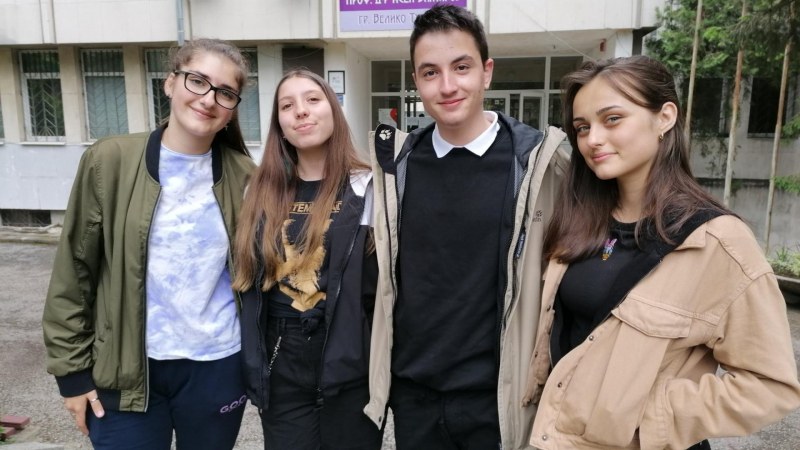 Ани, Ива, Алекс, Иво и Илко – деца за пример. Откриха портмоне, върнаха го!