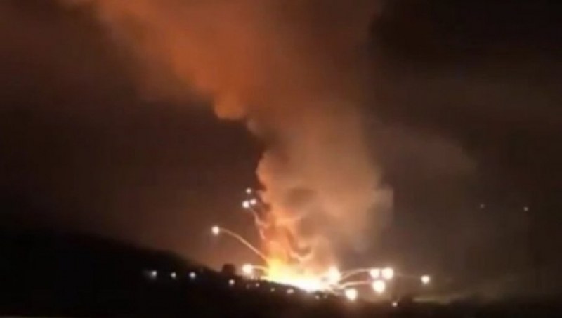Голям пожар във фабрика за боеприпаси, евакуираха десетки ВИДЕО