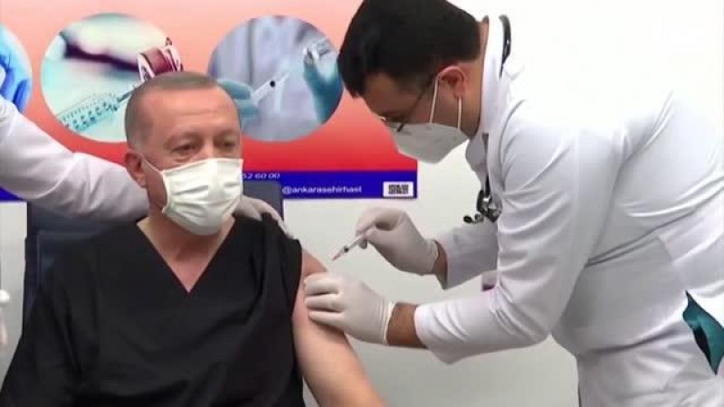 Ердоган се ваксинирал с 3 дози! Експерти се чудят: Защо го е сторил?