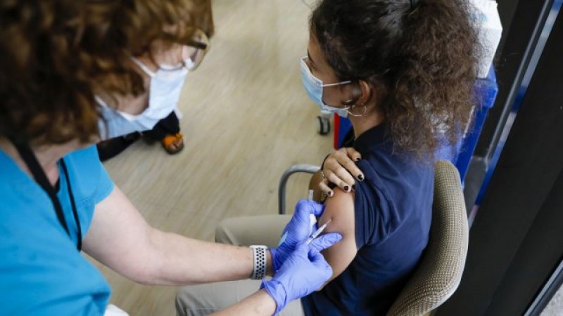 Все повече деца с тежки ковид последствия. Ще има ли ваксина и за тях?