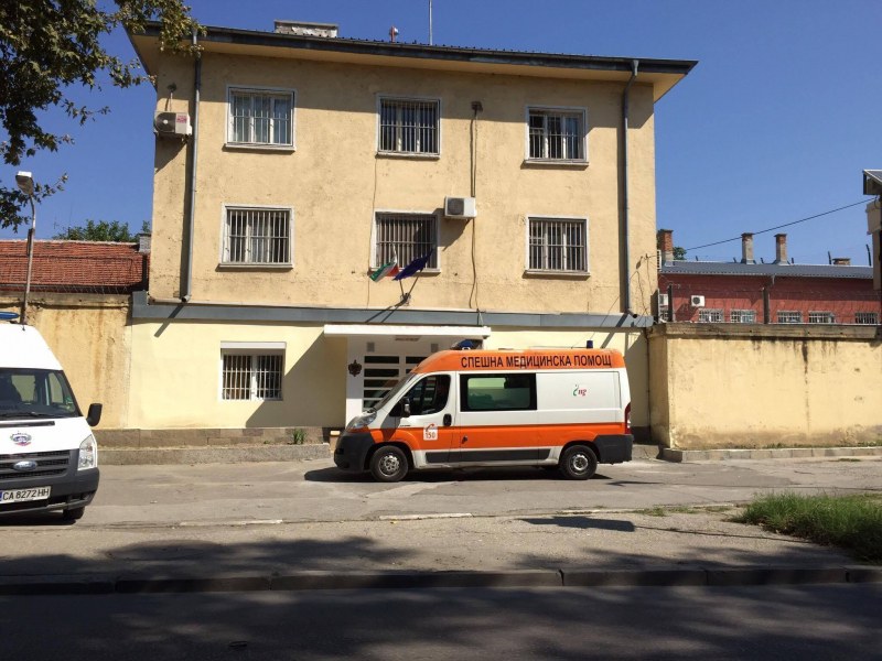 Жена е ранена при верижна катастрофа на пътя Търново-София