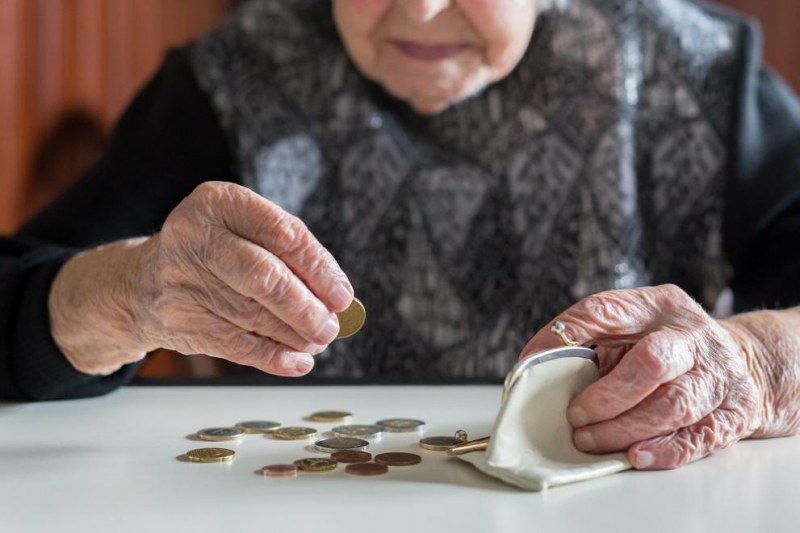 90 000 с пенсия колкото две заплати. В кои градове са най-богатите баби?