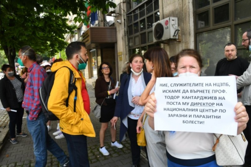 Протестите продължават: Искат си Кантарджиев, пенсионираният професор ВИДЕО