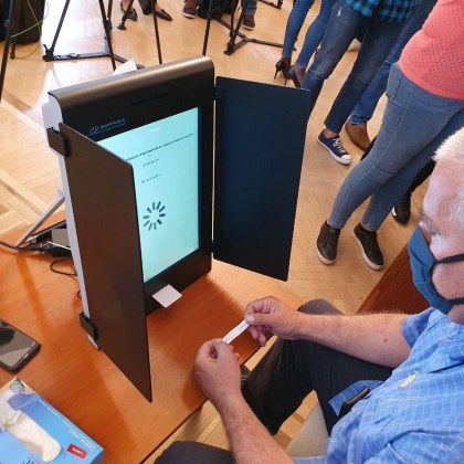 Проверяваме в коя избирателна секция гласуваме в интернет и чрез SMS