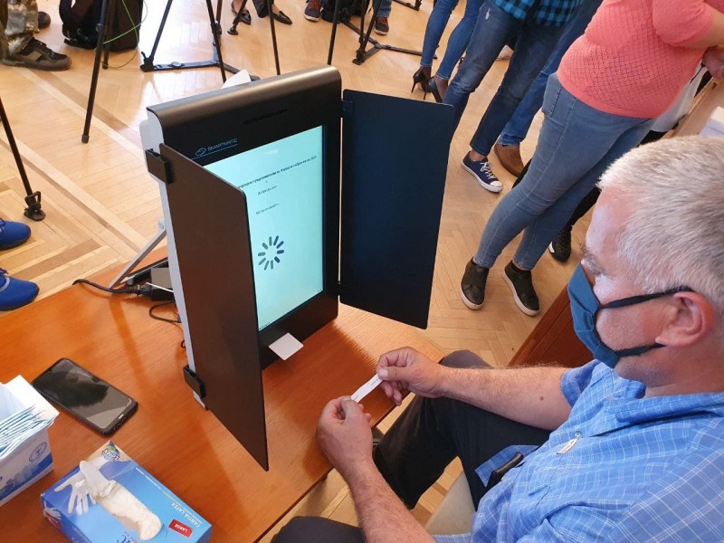 Проверяваме в коя избирателна секция гласуваме в интернет и чрез SMS
