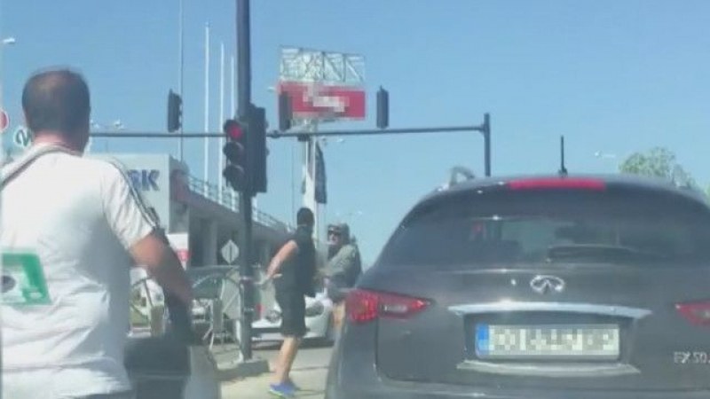 Моторист се нахвърли на бой на шофьор!