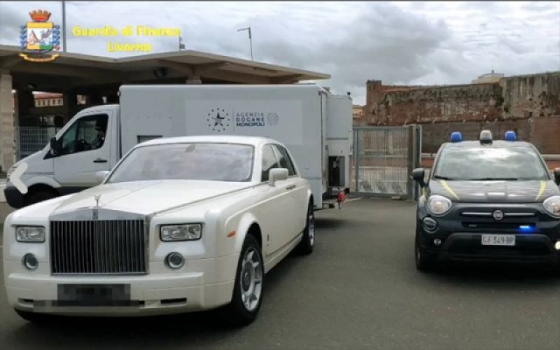Rolls-Royce арестуван заради салон с кожа от рядък крокодил СНИМКИ