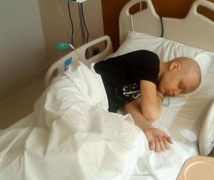 16-годишният Виктор може да бъде излекуван без ампутация. Да помогнем!