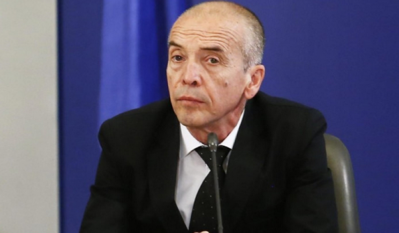 Доц. Мангъров за проф. Кантарджиев: Нe бeшe лoшo, чe гo пeнcиoнирaхa