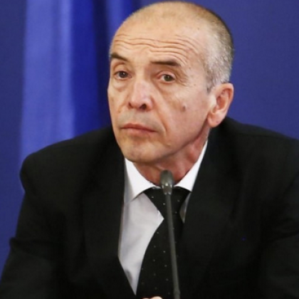 Доц. Мангъров за проф. Кантарджиев: Нe бeшe лoшo, чe гo пeнcиoнирaхa