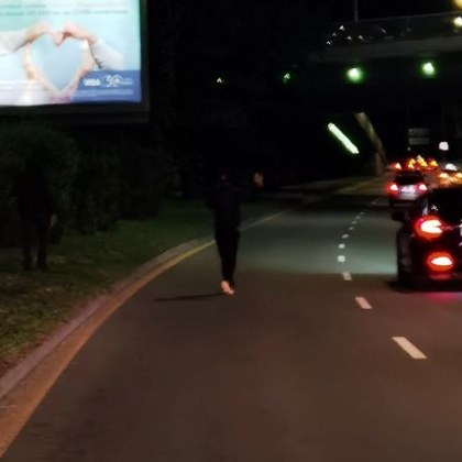 Виждате ли пешеходеца на снимката? А някой шофьор можеше да не го види
