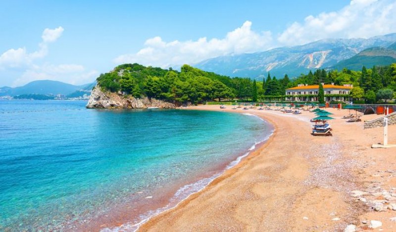 Вижте един от най-красивите, но и скъпи плажове в Черна гора СНИМКИ