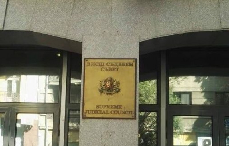 Двама членове на ВСС хвърлиха оставки