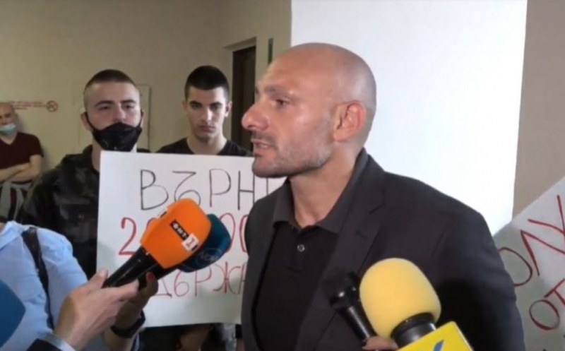 Група ММА състезатели нахлуха в Министерството на спорта