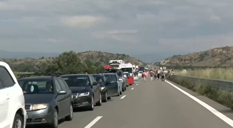 Удължиха ограниченията за влизане в Гърция